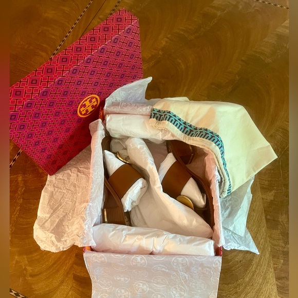 TORY BURCH Patos Disk 45 mm Leather Sandal - Picture 10 of 12